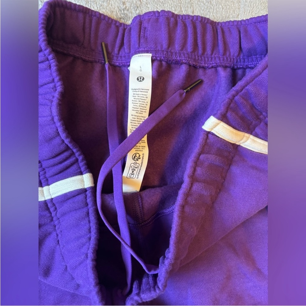 NWT Lululemon Scuba Mid-Rise Oversized Short 3" Trim Purple Women's Size Large - Picture 8 of 9